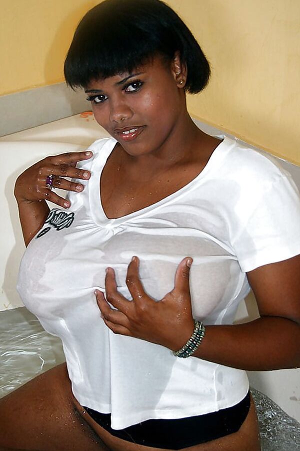 anyone know this sexy blk girls name?