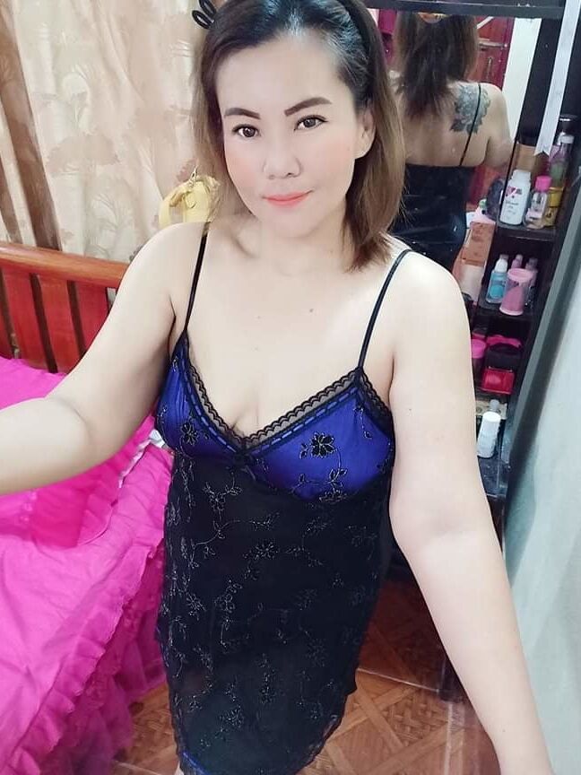 Janda payudara besar menjual dirinya