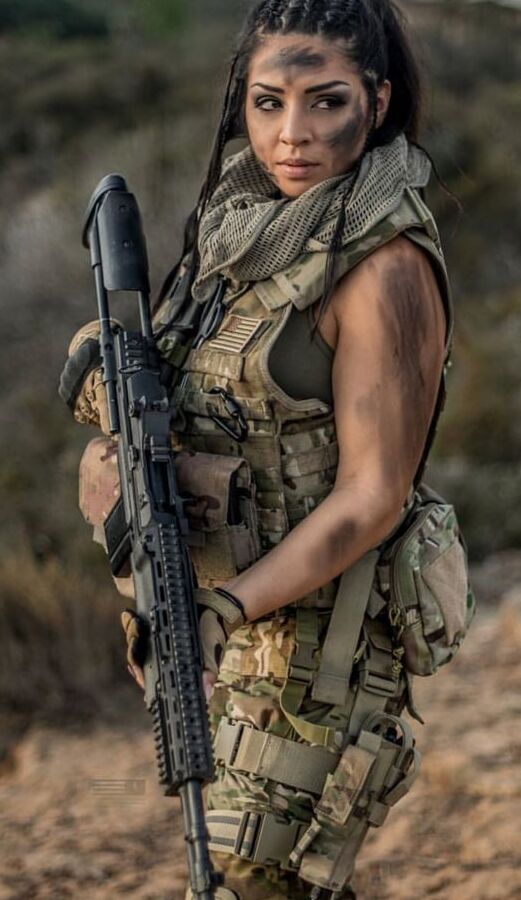 Ladies wit Guns (Fatigues)