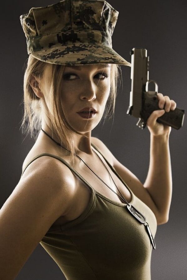 Ladies wit Guns (Fatigues)