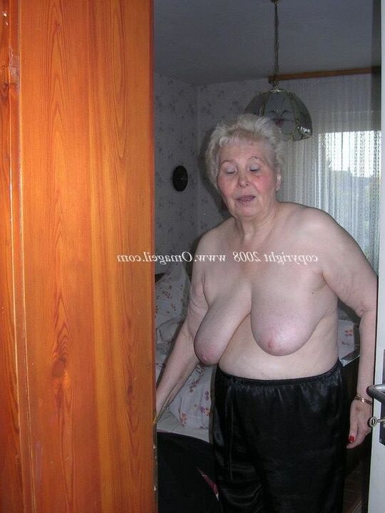 nice granny ass V