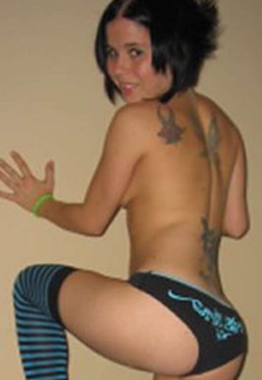 Petite Brunette de ans