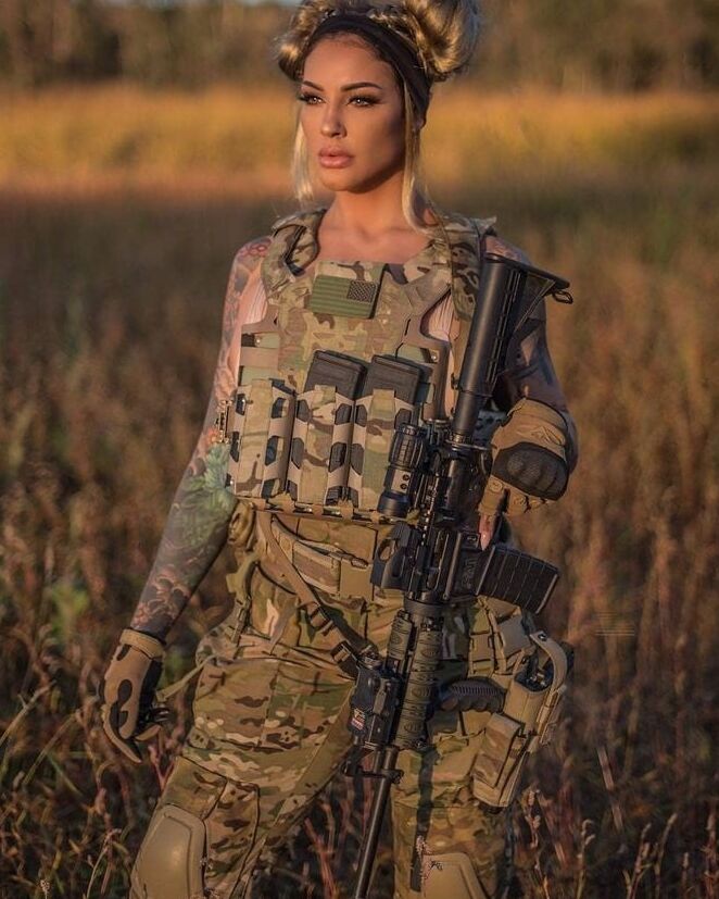 Ladies wit Guns (Fatigues)