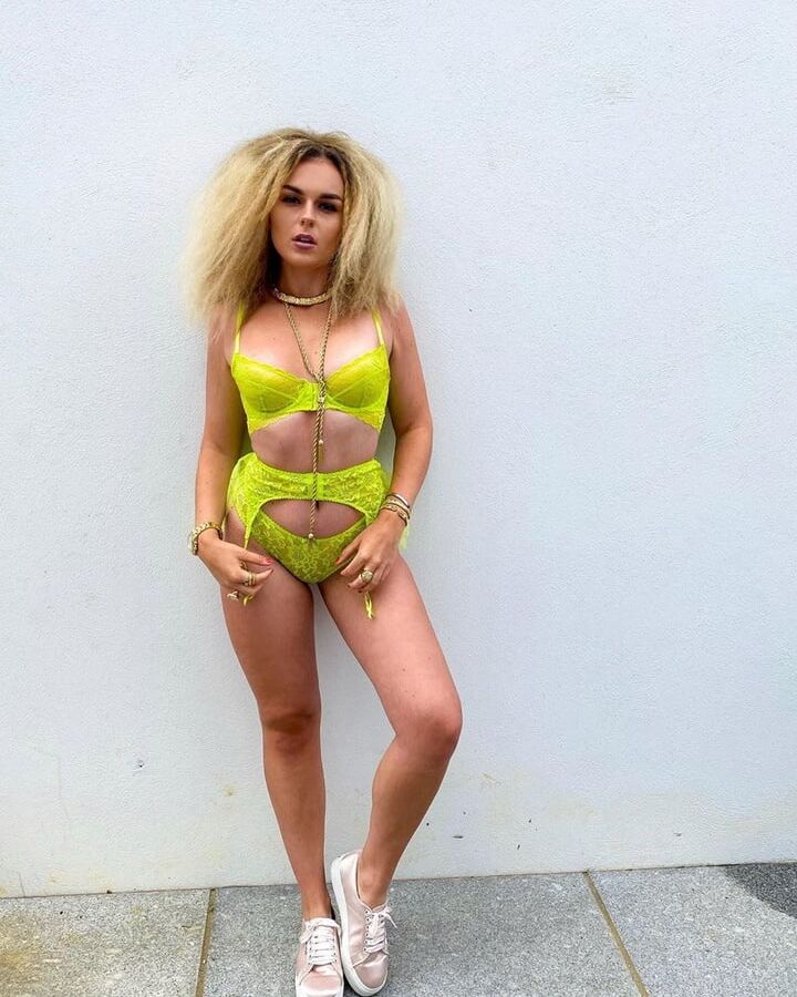 Crimped Hair Beauty Tallia Storm