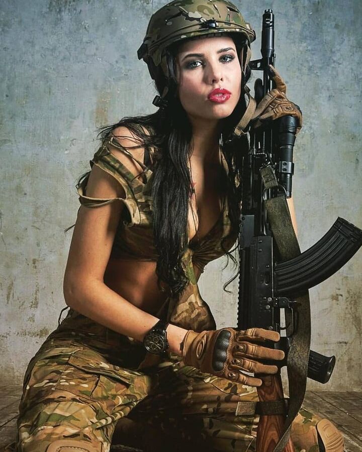 Ladies wit Guns (Fatigues)