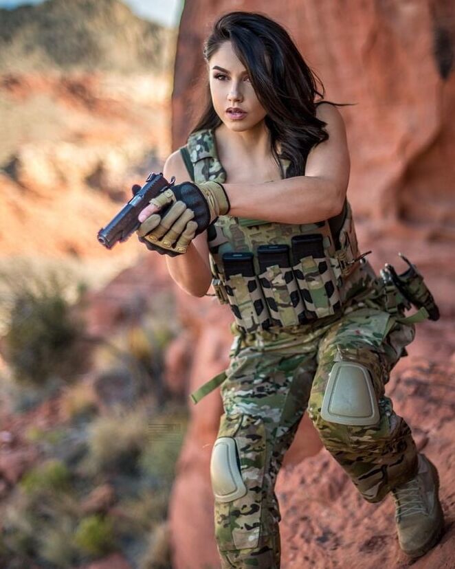 Ladies wit Guns (Fatigues)