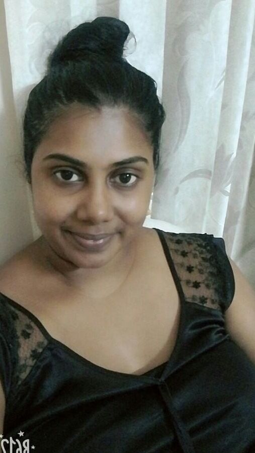 Sri Lanka big boob aunty nude