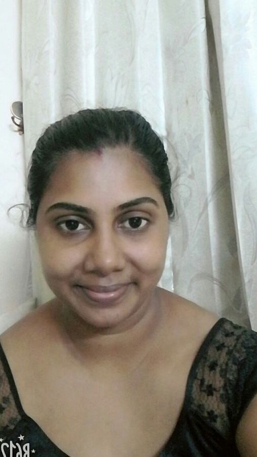Sri Lanka big boob aunty nude