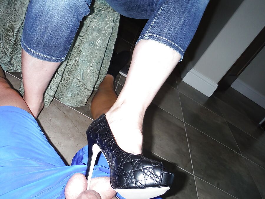 Misshotwife - White Toes Footjob