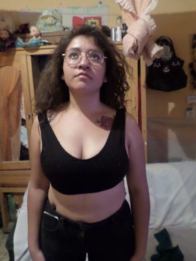 Mexicana con lentes