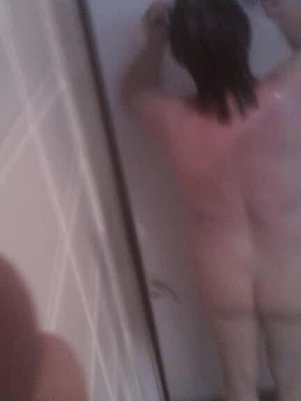 Big mature rear in shower