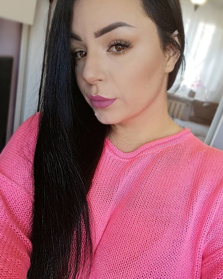Ania hot polish curvy