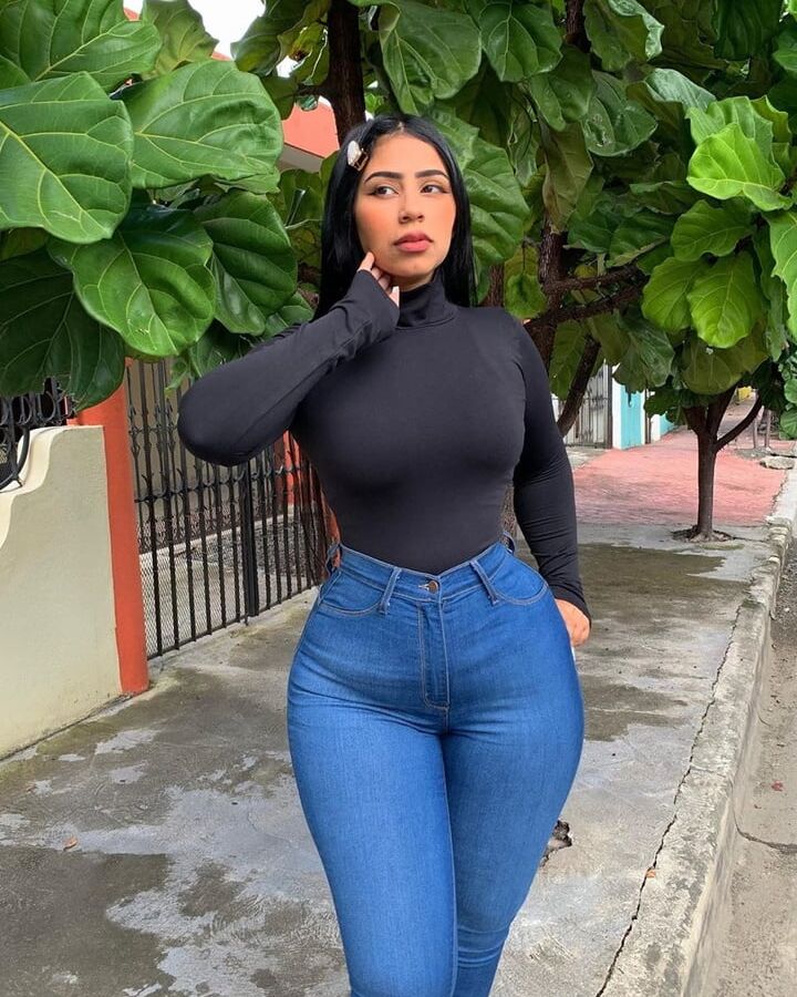 PUTA DO INSTAGRAM: Karla Abreu