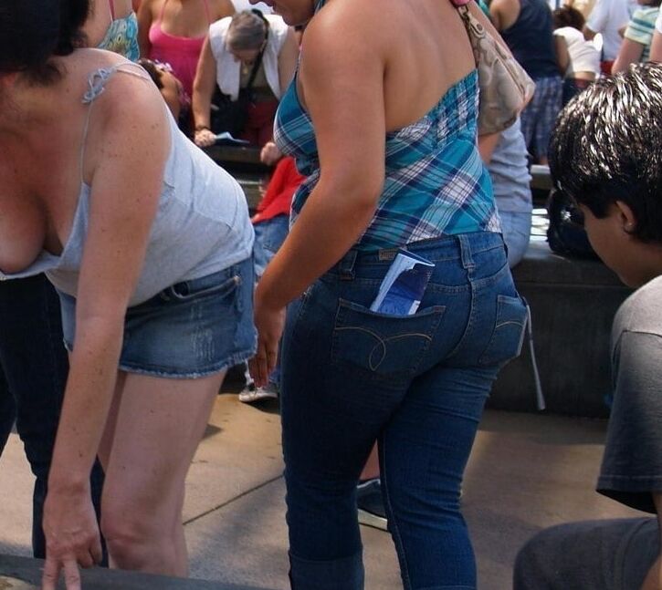 Braless Downblouse Voyeur