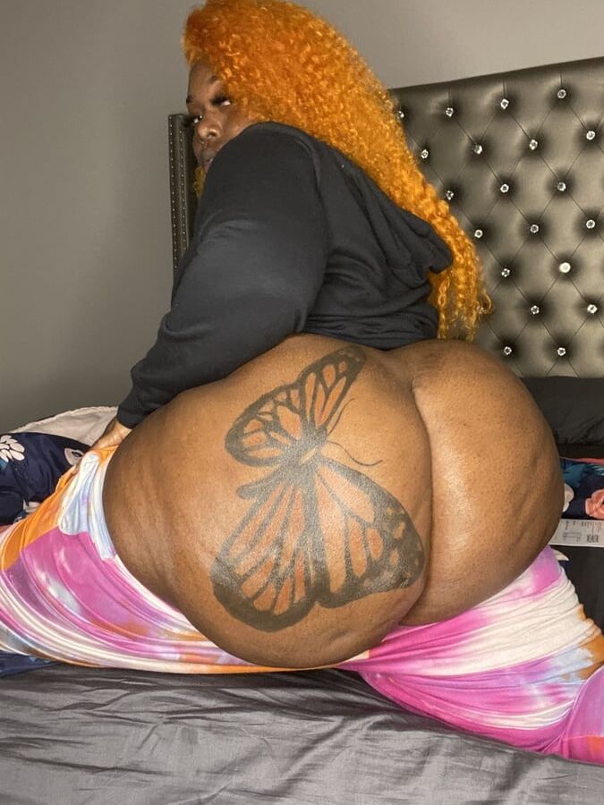 FYE&;s Big Black Azz!
