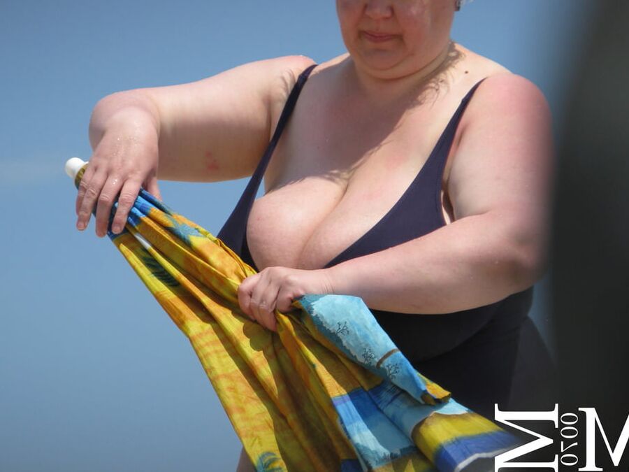 BIg Tits, Huge Tits, Macromastia (From The Beach)