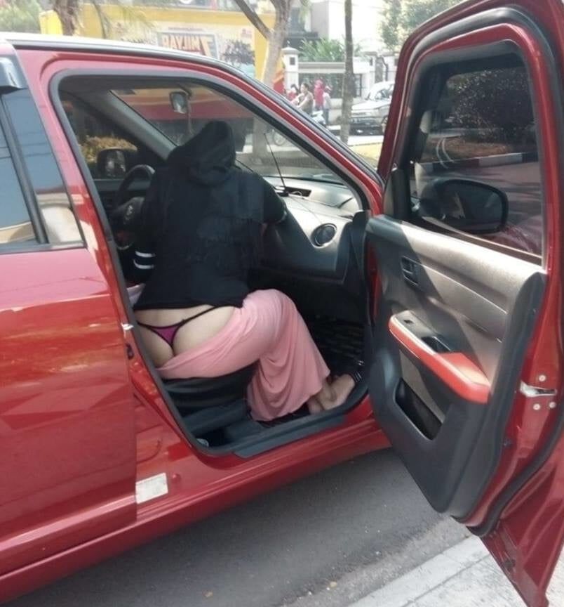 Hijab et string!!!oooops!!!