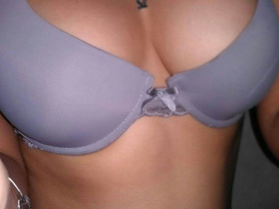 Joven tetona