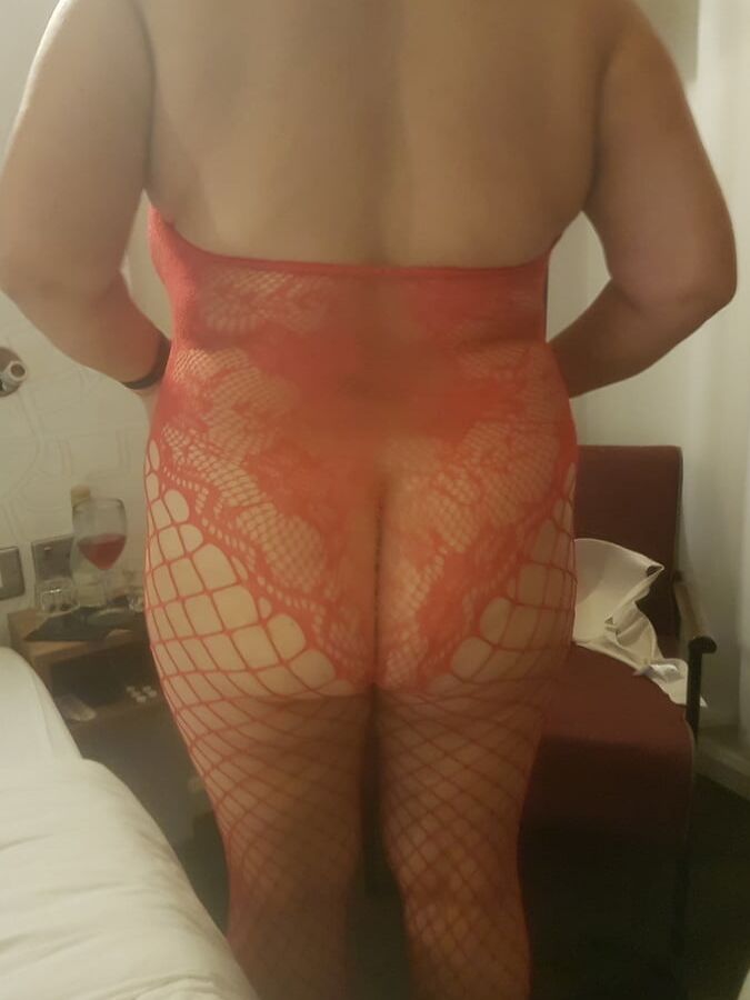 Big Tits Chubby Wife For Wanking