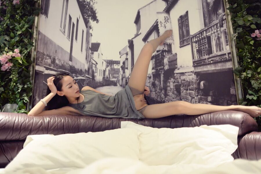 Chinese model sex with photographer
