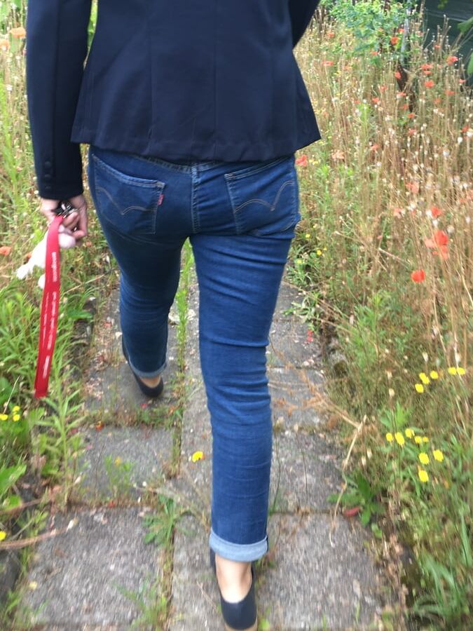 Milf in Jeans