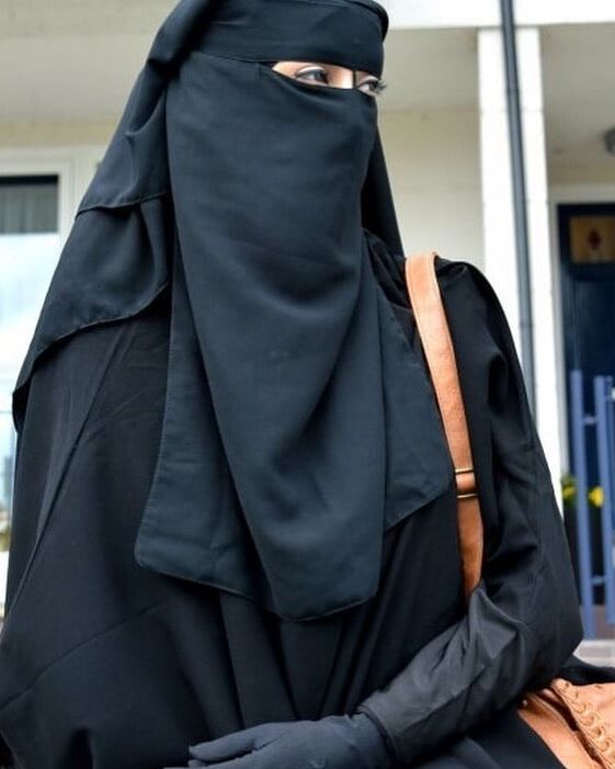 Hot niqab