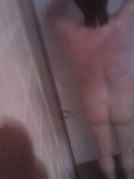 Big mature rear in shower