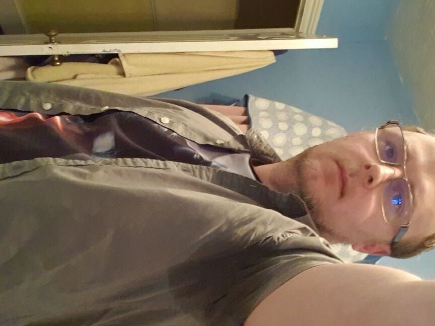 Faggot boy M H - Splashdown kik