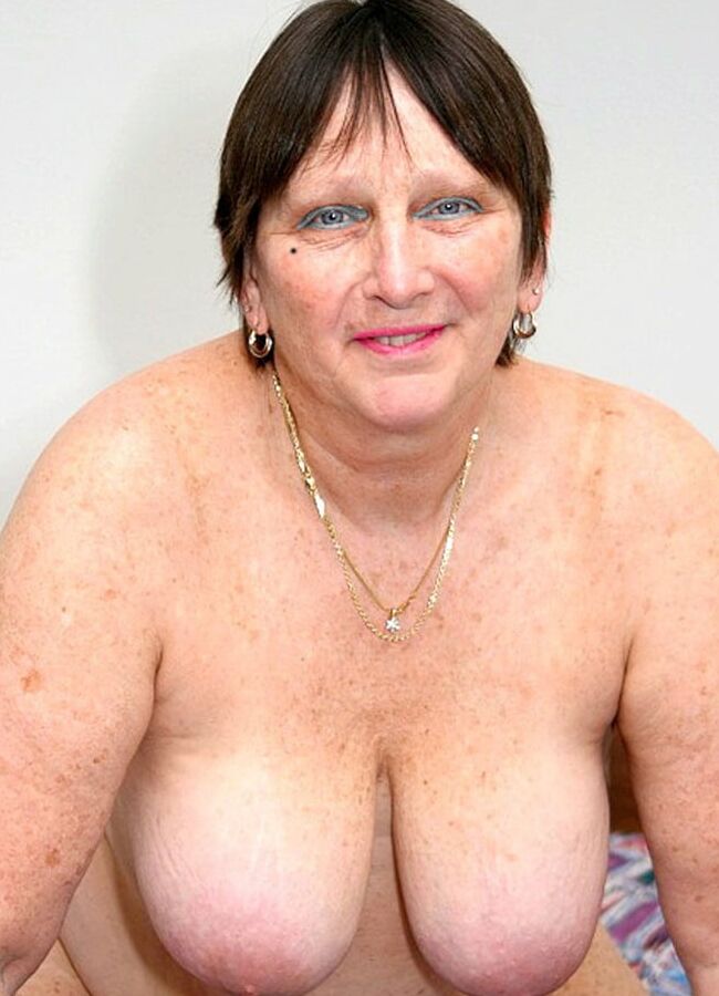 MATURE SLUTS - HEAVY MAKEUP