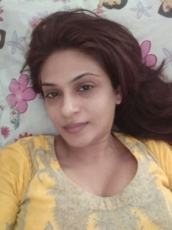 Pakistani Karachi Hot &amp; Beautiful Call Girl