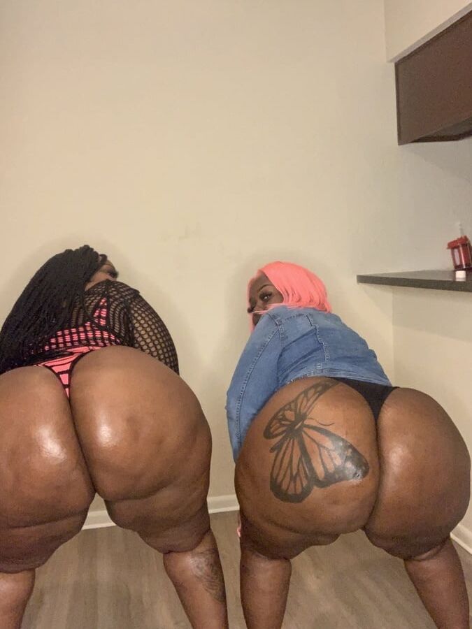 FYE&;s Big Black Azz!