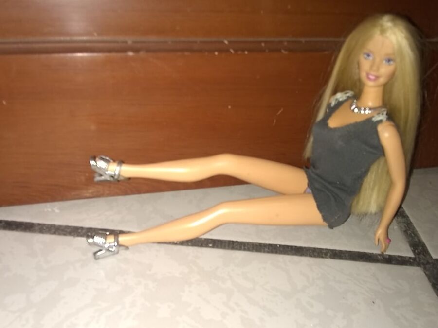 Barbie Doll junio