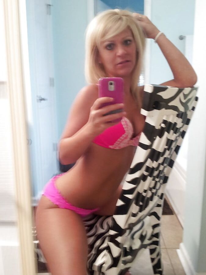 Sexy And Fit MILF Brit Shows Slim Body And Toys Needy Cunt