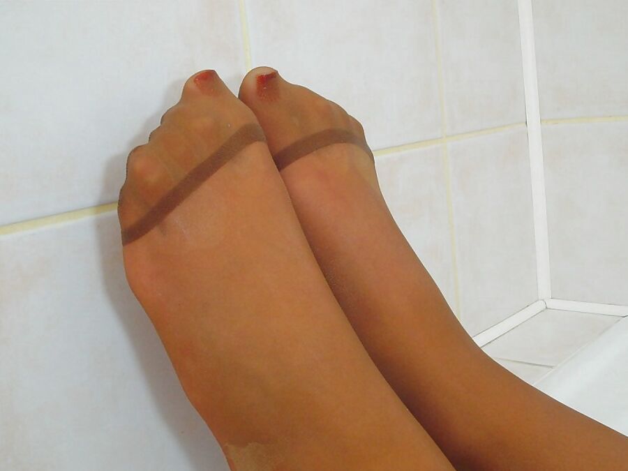 Bathe in pantyhose