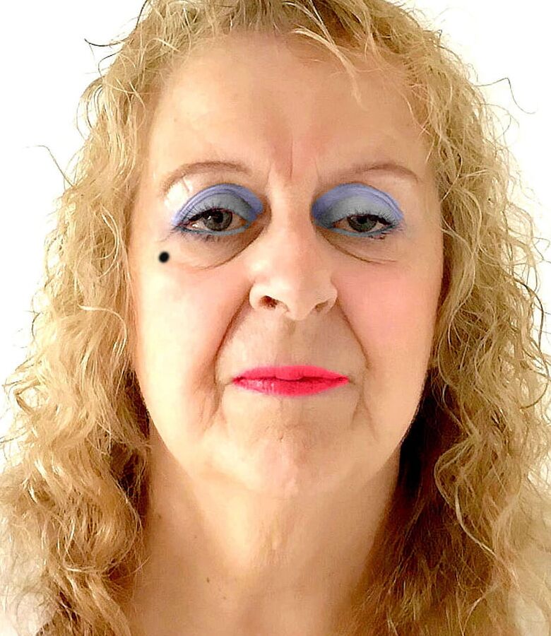 MATURE SLUTS - HEAVY MAKEUP