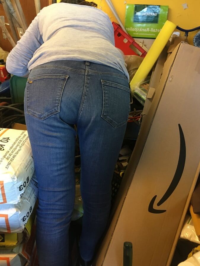 Milf in Jeans