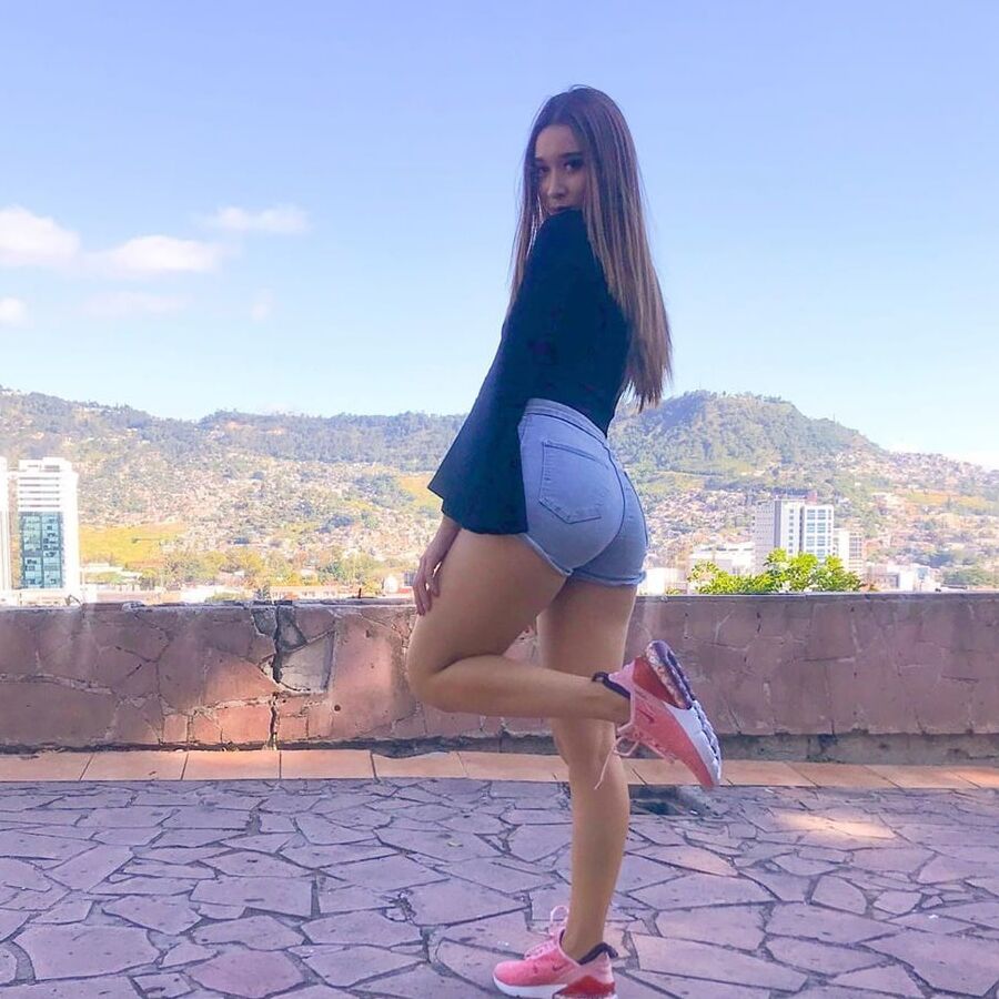 On Instagram- daniservellon_