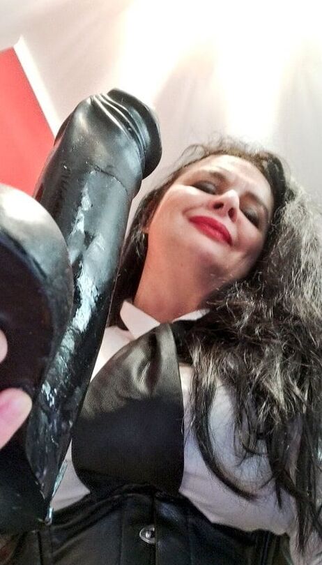 Dominatrix Dinah