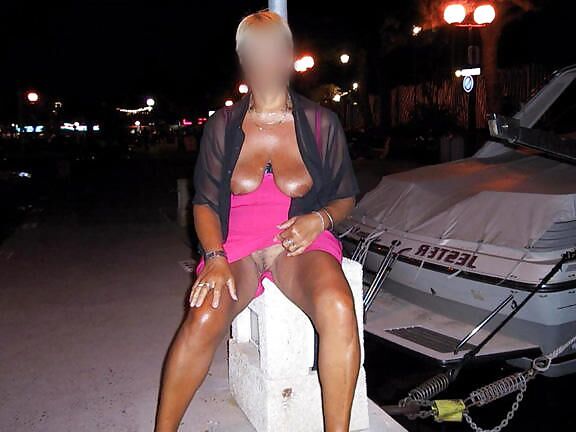 Novia se muestra en publico
