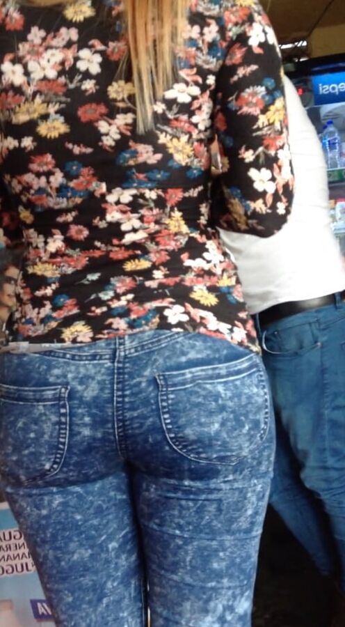 Con la novia en la tienda