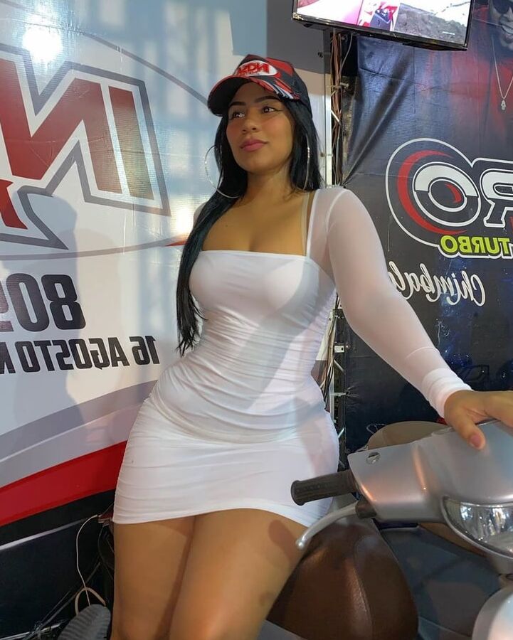 PUTA DO INSTAGRAM: Karla Abreu
