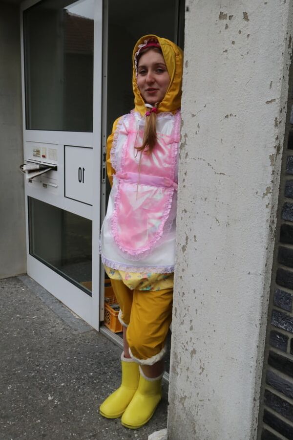 Halal german trained rubber hooker morona pigleta waiting