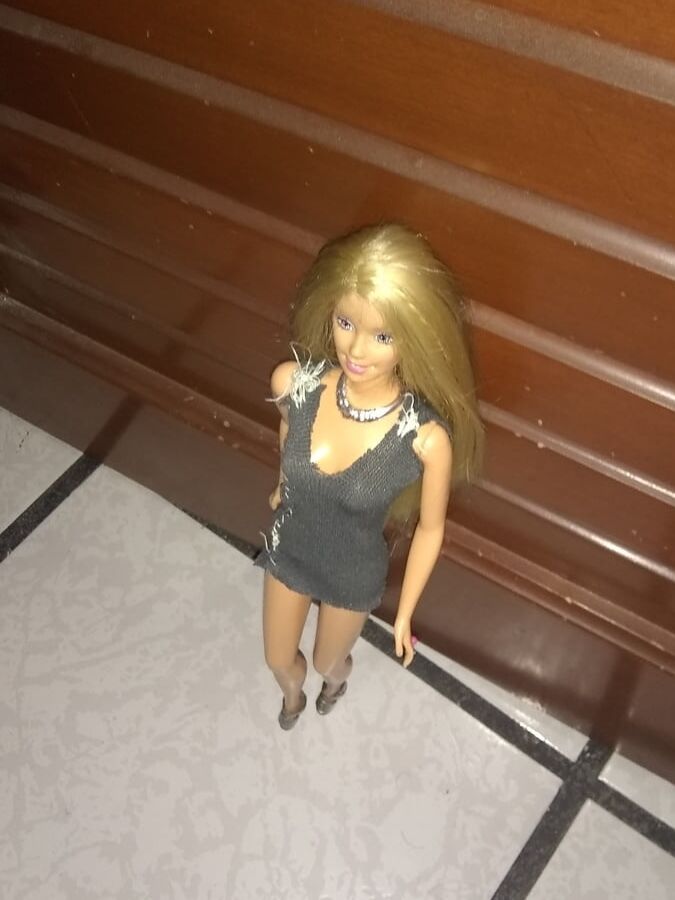 Barbie Doll junio