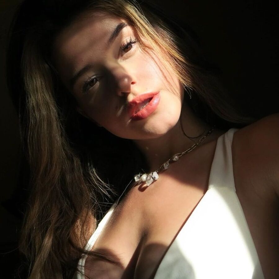 Lea Elui (French woman)