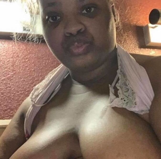 American single Mum in Threesome anal sex
