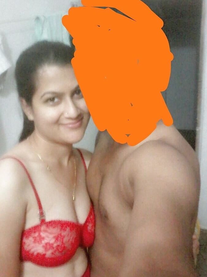 Indian cute wife seema showing her nude pic