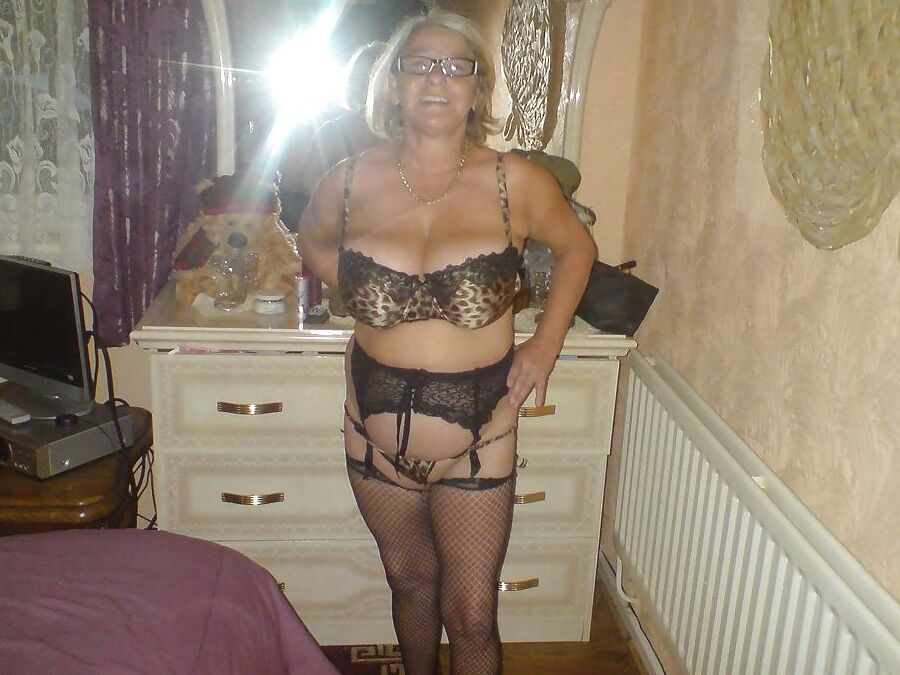 Olgun anne tombul yasli kadin azgin bbw mature seks turkish