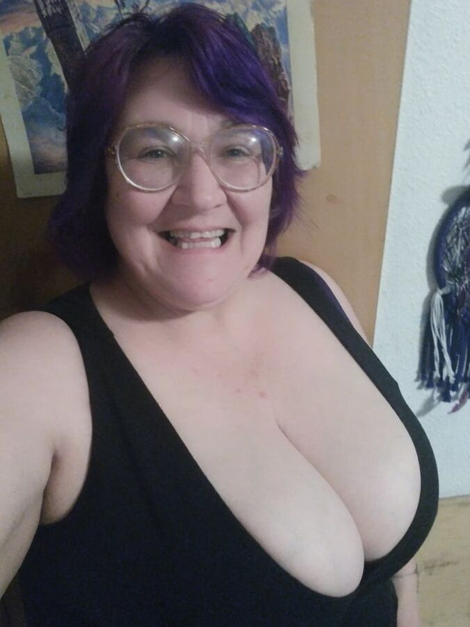 Coroa safada gostosa adora porra nos oculos