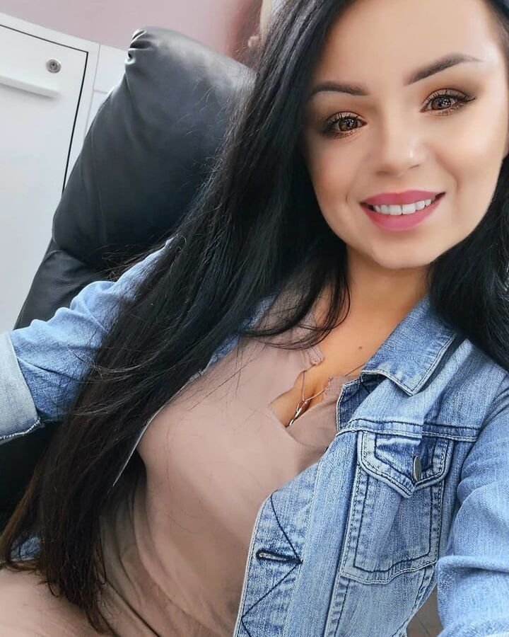 Ania hot polish curvy