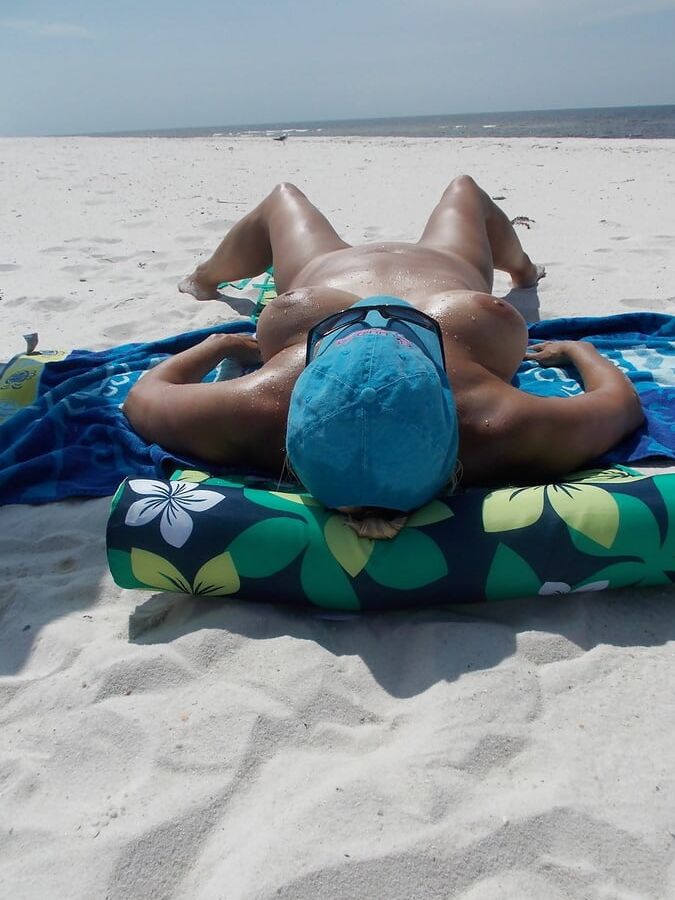 Matures, amatures, curvy, and bbw at beach